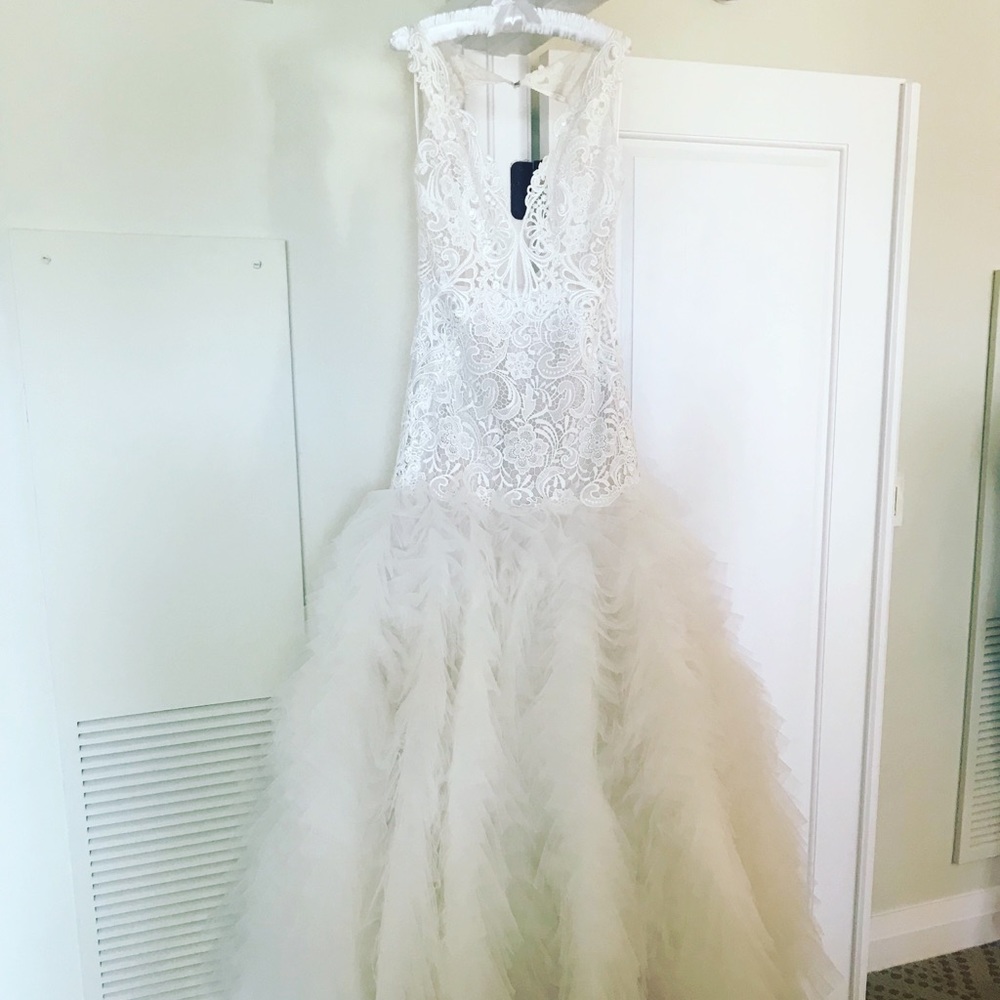 Lazaro wedding dress - Picture 2 of 8